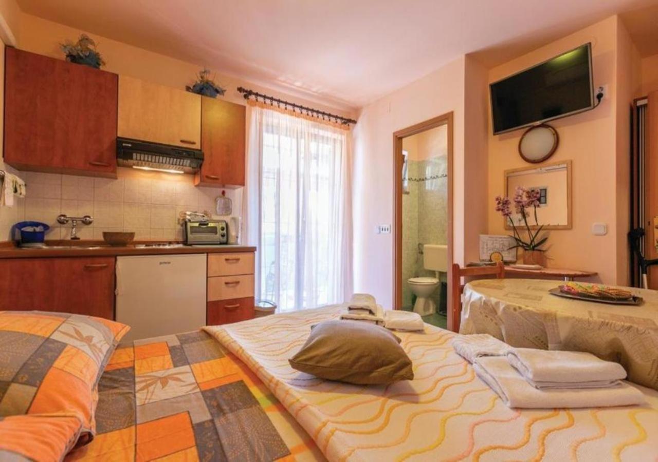 Adria Vrsar Apartment Bagian luar foto